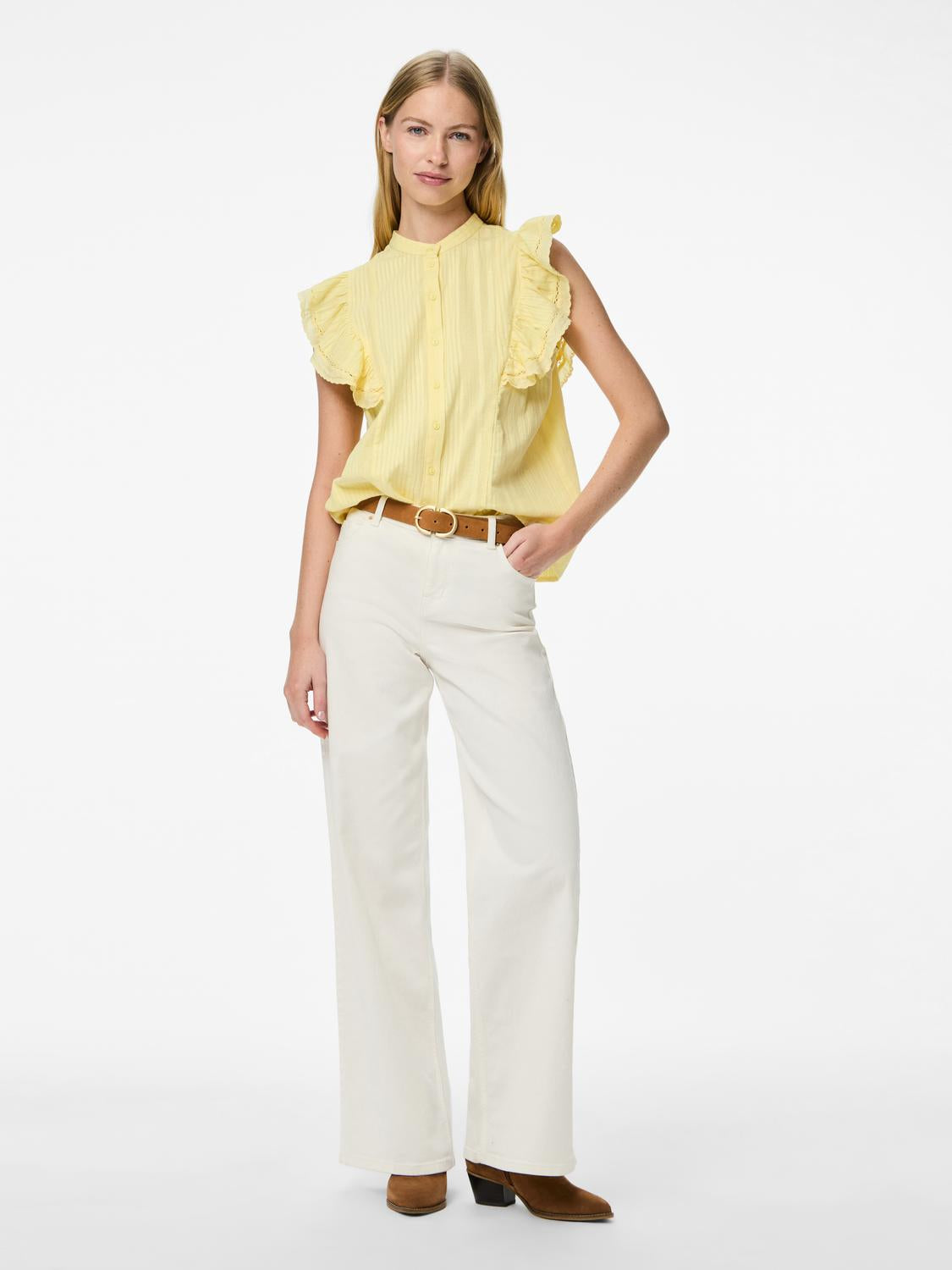 model_shot-front_full